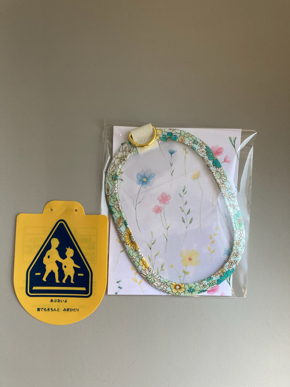 ＼グリーン系の花柄／O型 Dカン付き　ランドセルに付けれる＆安全ピンも通せる 8枚目の画像