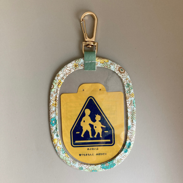 ＼グリーン系の花柄／O型 Dカン付き　ランドセルに付けれる＆安全ピンも通せる 5枚目の画像