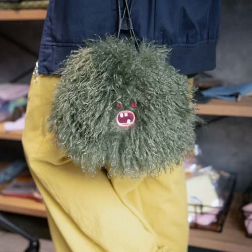 2月7日再入荷】Paafy Nibbles ロングファー 刺繍 巾着バッグ