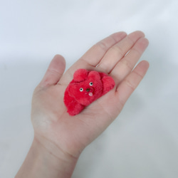 あかくまブローチ」 ぬいぐるみブローチ ブローチ mu-mu-friends