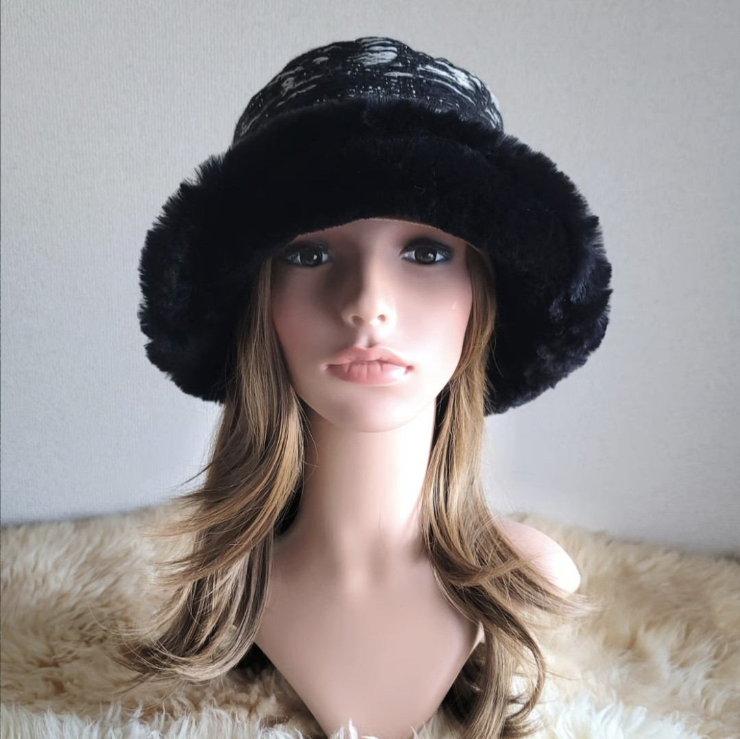 ★three.luxury★襟元が邪魔になら無い★ビッグボタン　コンパクトhat★ブラック×ホワイト