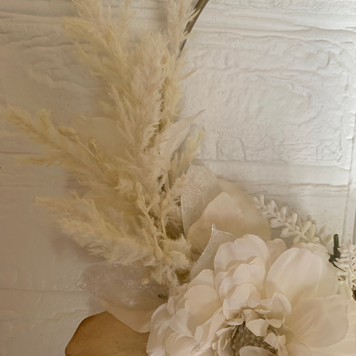 ゴールドアイアン 2way白とゴールドのハーフムーンリース