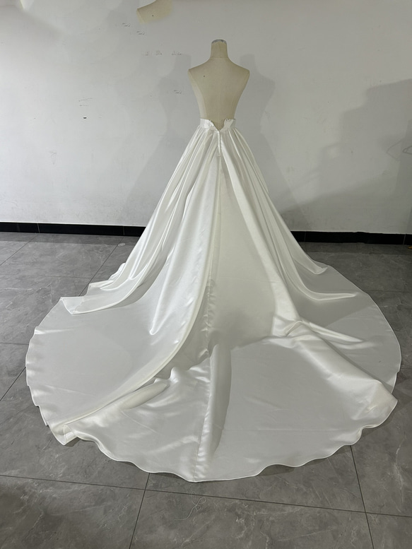 送料無料！オーバースカート くるみボタン ロングトレーン