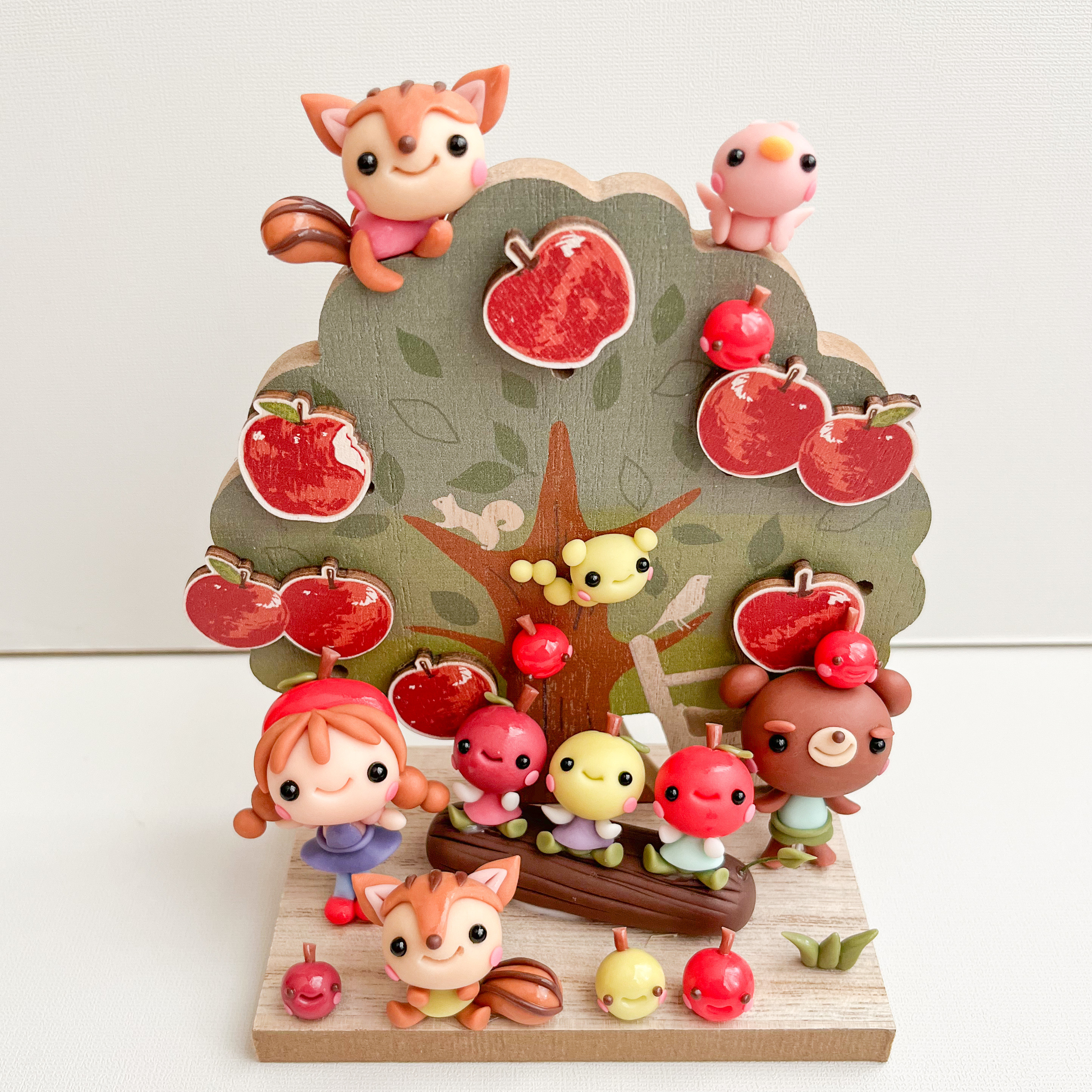 3800円☆りんごの木の下でりんご集会　ミニチュア　粘土細工　樹脂粘土　シルバニアファミリー　リンゴ　こねこねくらぶ