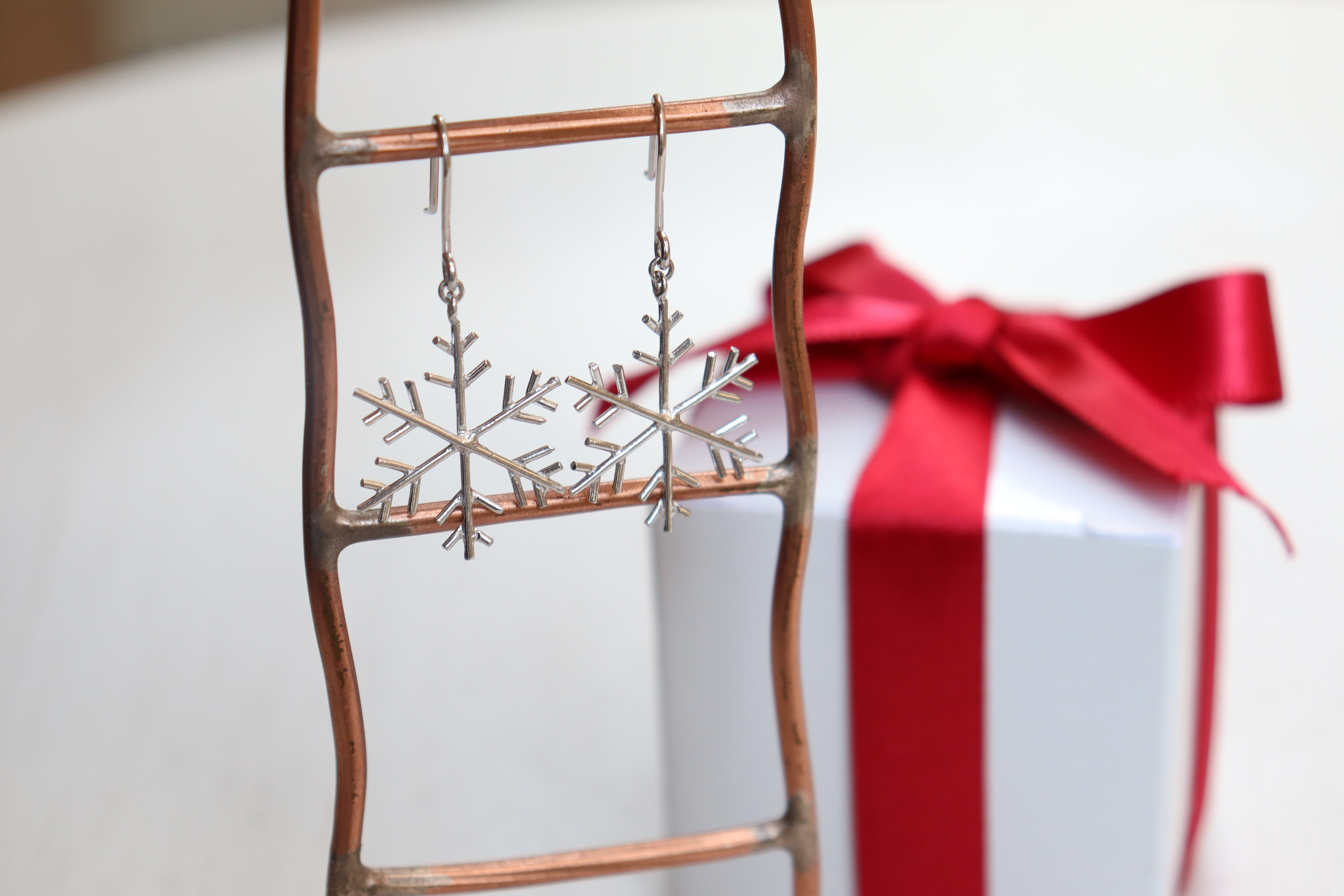 【冬限定 *特別価格*】シルバー 雪の結晶ピアス（M）/送料・ラッピング無料