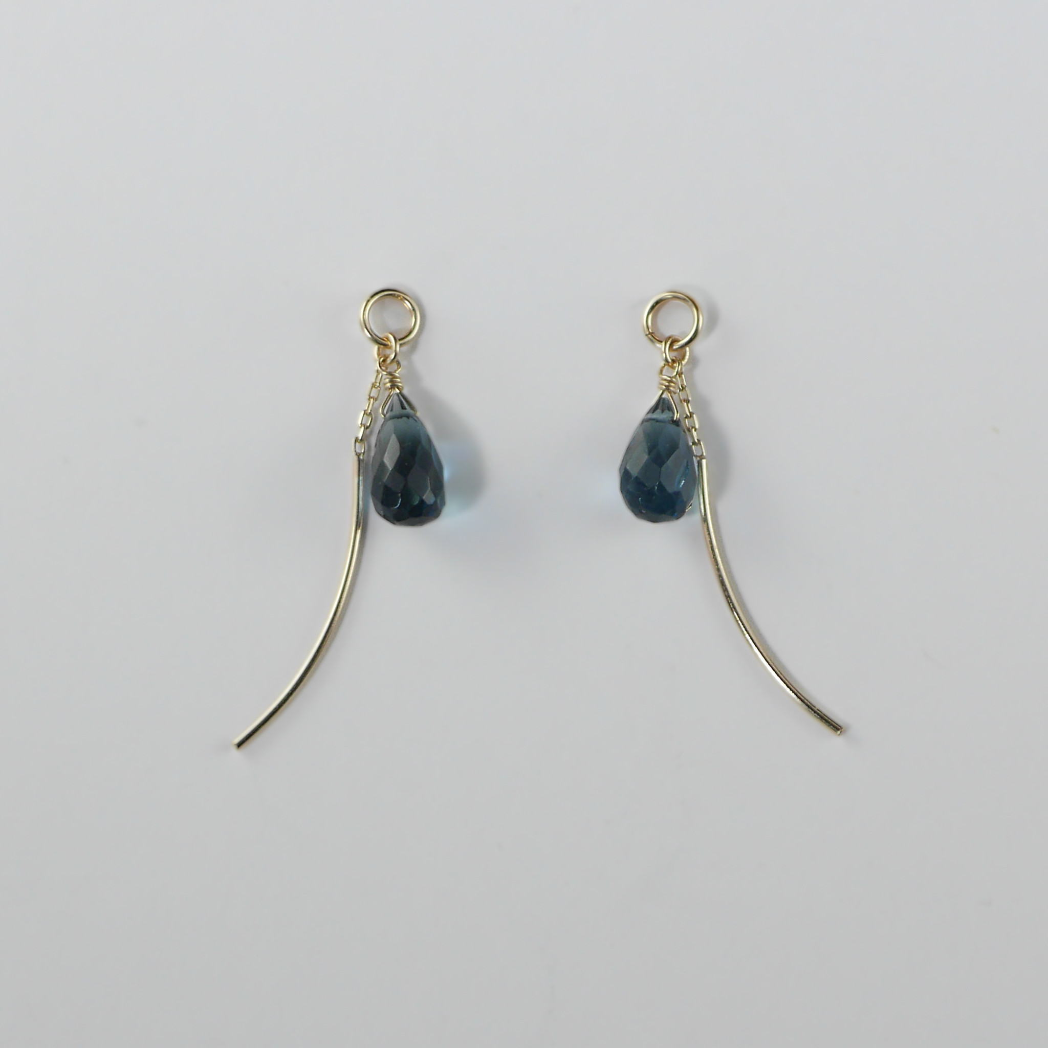 美品）ヴァンドーム アオヤマ k10 透かしデザイン ピアス