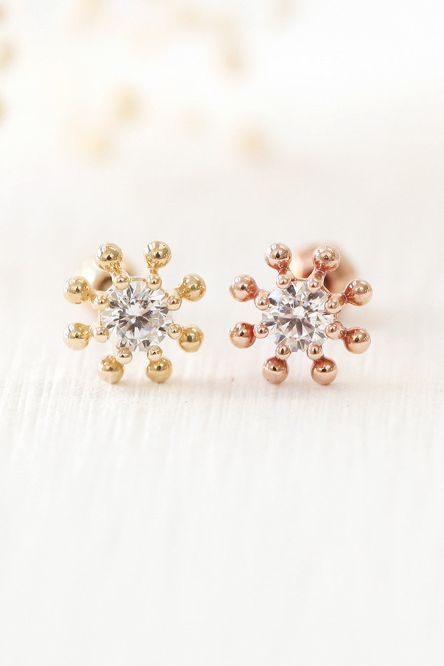 14K金 ゴールド 花 雪片 ヘリックス 軟骨 アンチトラガス アウター インナーコンク イヤリング ピアス ラブレット