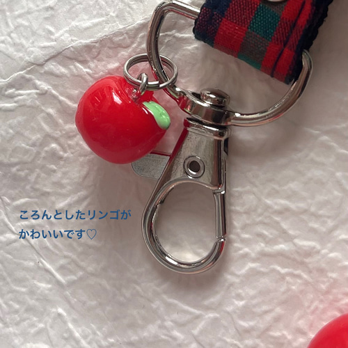 りんごも可愛いファミリアチェックスマホショルダーストラップ りんごも可愛いファミリアチェックスマホショルダーストラップ