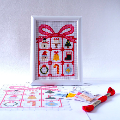 クロスステッチ図案』 クリスマスの魔法・プレゼントボックス 編み図