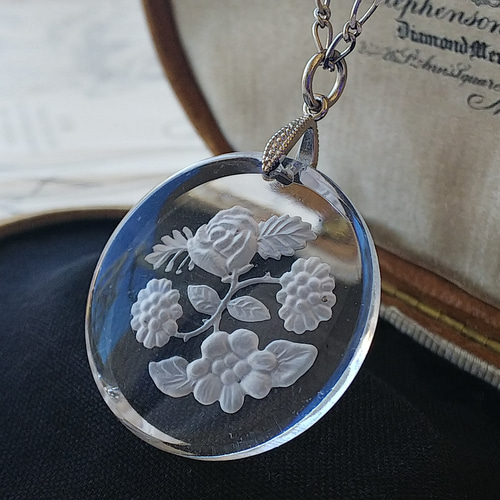 ヴィンテージ 薔薇とお花達のインタリオ（30㎜）Silverトーン 