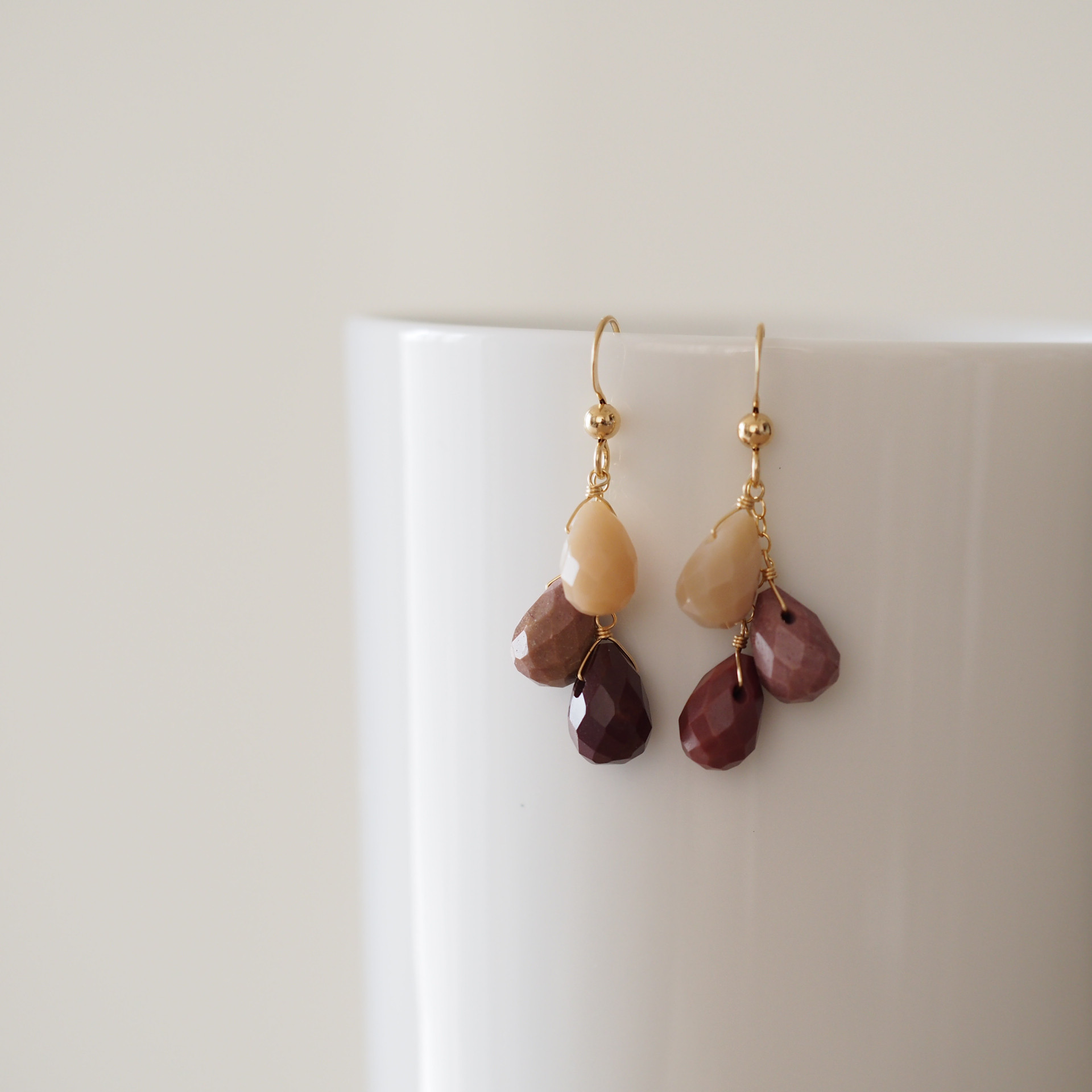 カイト ピアス 14kgf：しずく型ムーアカイトのピアス（№9183d） ピアス（フック