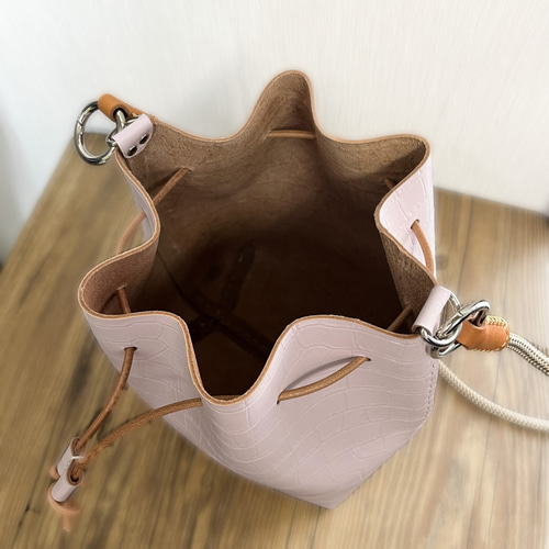 牛革×パラコード 巾着ショルダーバック ピンククロコ 巾着バッグ 牛革×パラコード 巾着ショルダーバック ピンククロコ 巾着バッグ