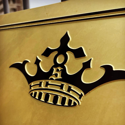 オーダーメイド 別途お見積り 真鍮ゴールドプレート 浮き出し文字