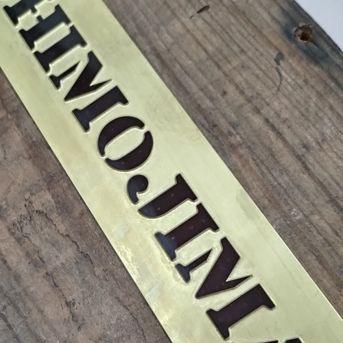 オーダーメイド 別途お見積り 真鍮ゴールドプレート 浮き出し文字