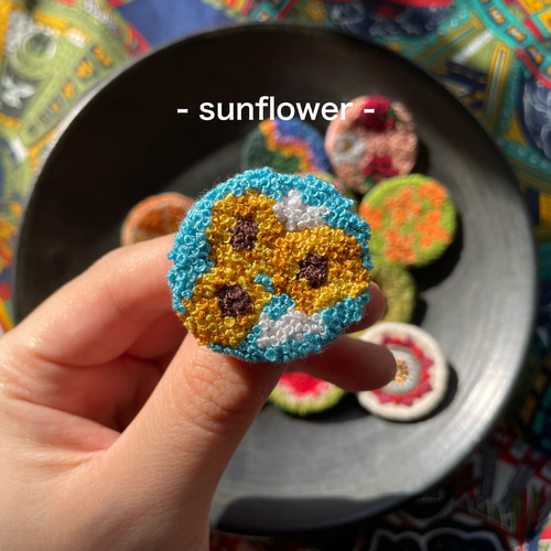 刺繍ブローチ(フレンチノットステッチ) ブローチ SLOW / スロウ 通販