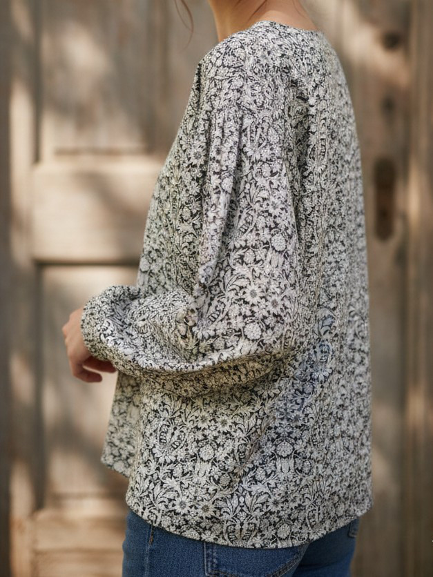 再販×3 ふんわりギャザー袖のブラウス【モーティマー／BK】