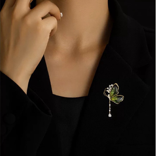 美しい蝶 デザイン ブローチ ラインストーン ゴールド パーティー 卒業