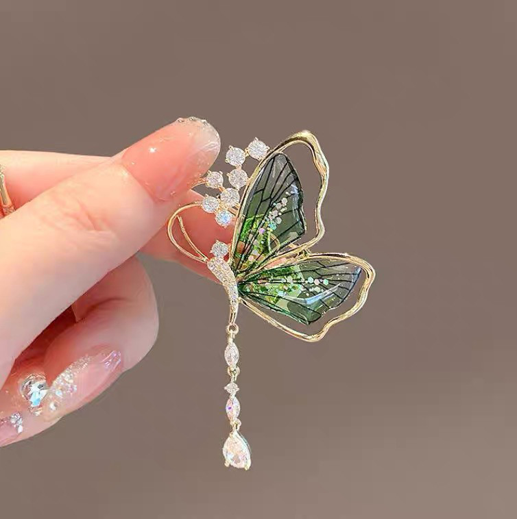 美品✨ バレンシアガ　ブローチ　ラインストーン　バタフライ　蝶々　ゴールド　希少 美品✨ バレンシアガ ブローチ ラインストーン バタフライ 蝶々