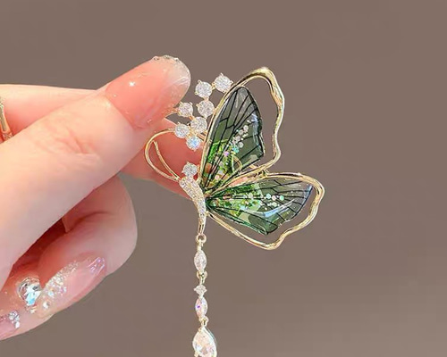 美しい蝶 デザイン ブローチ ラインストーン ゴールド