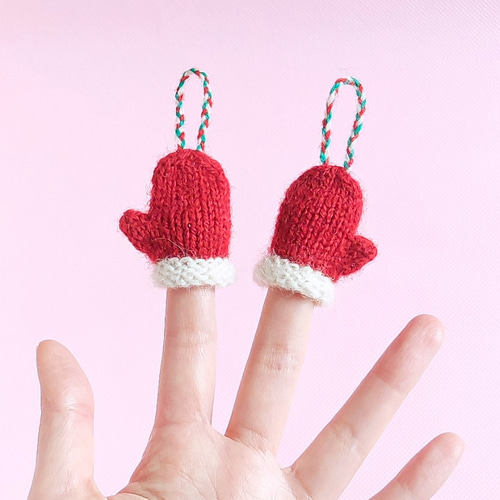 棒針編みのクリスマスオーナメント ミニ手袋&靴下 ヒイラギ&星の