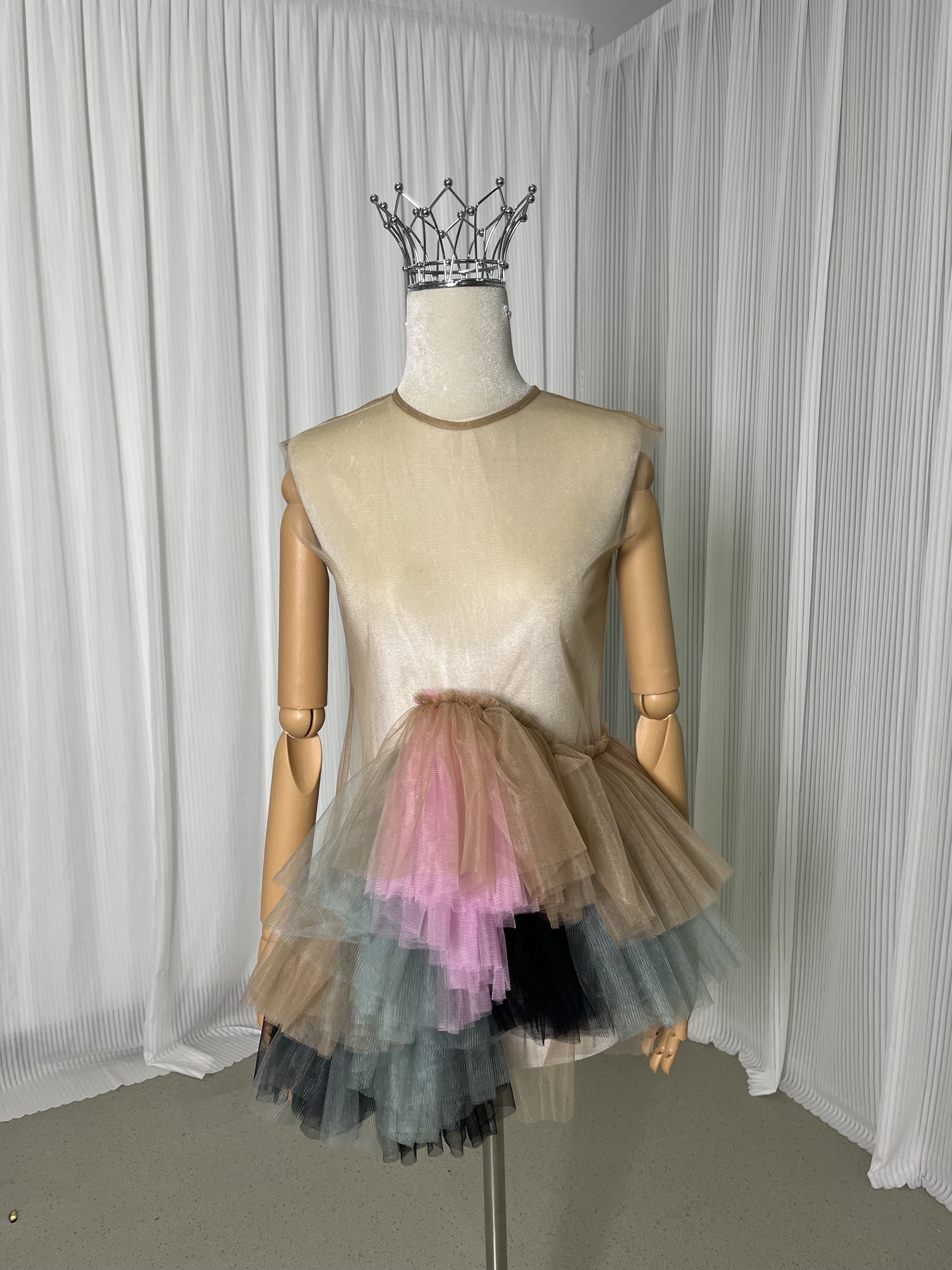 送料無料！トップス ノースリーブ　 レインボー デザイン感 前撮り 抜群のおしゃれ見え ふわふわ ブライダル