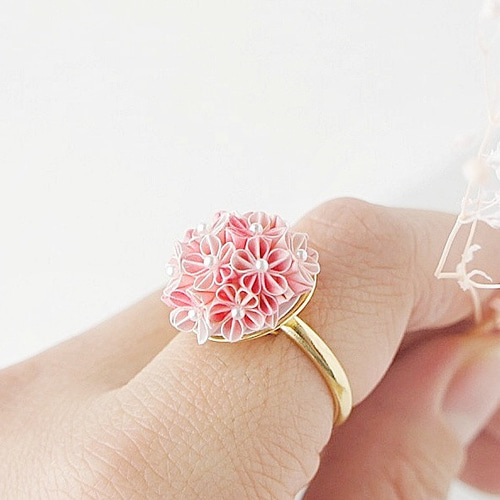 ピンクダイヤとダイヤの4枚花びらモダンなブローチPt900