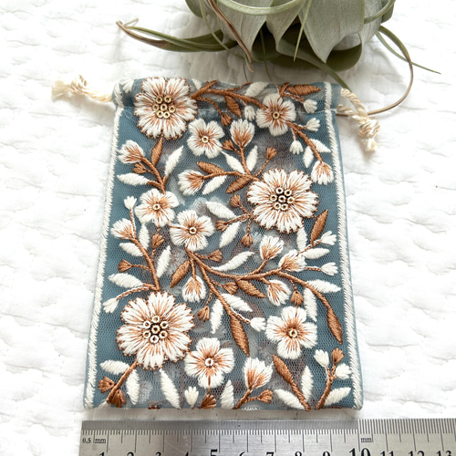 インド刺繍リボン ミニ巾着カラビナ付き インド刺繍リボン】ハンドメイド ミニ 巾着 フリル ポーチ 巾着