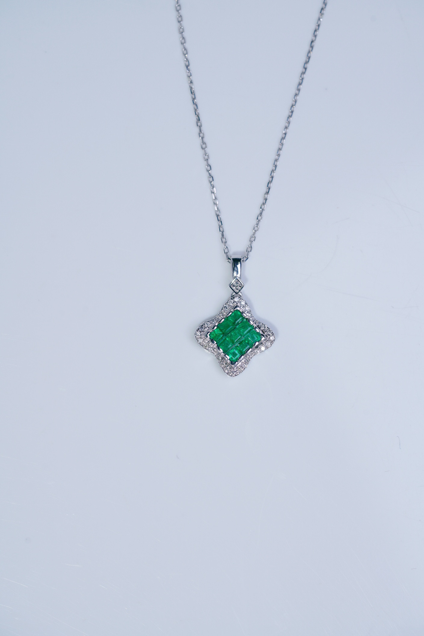 クローバーモチーフ　エメラルドペンダントk18