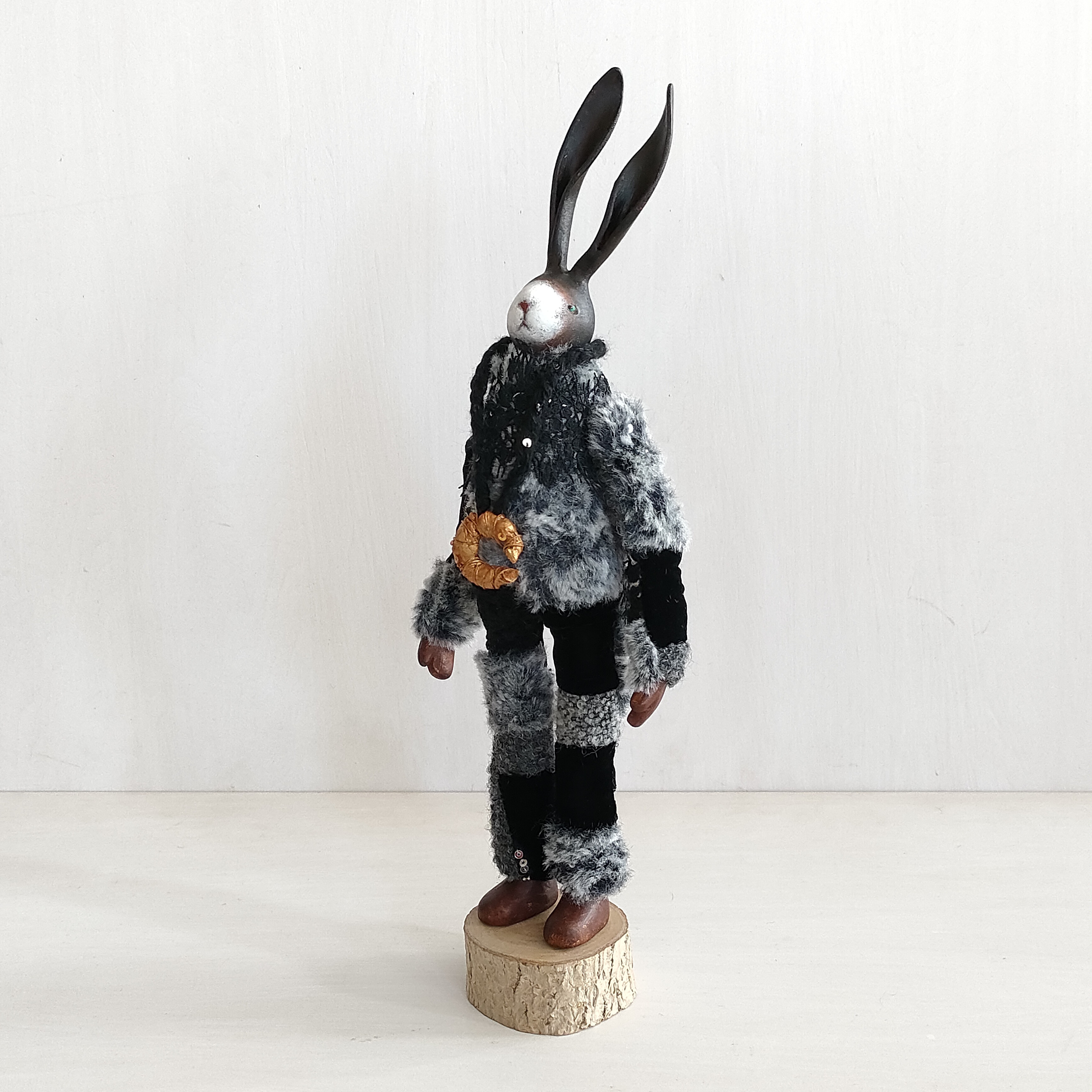 黒うさぎ 月っこ その他置物 hirovo 通販 18478867｜Creema