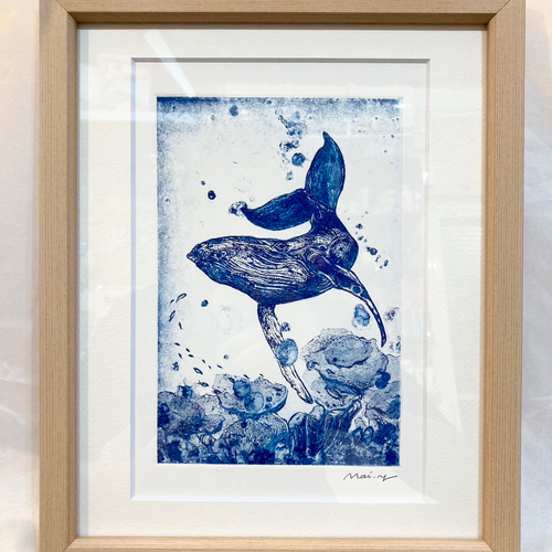 銅版画：サンゴの海のクジラ（額装込み） 版画 Mai.Yamashita 通販