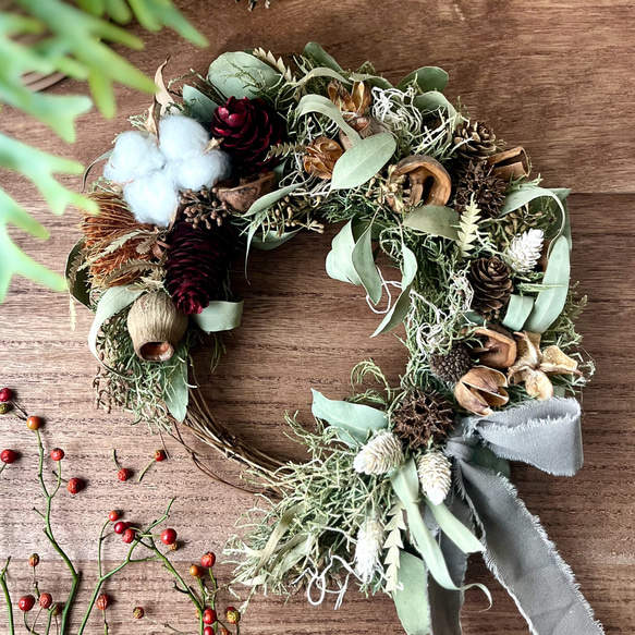 彩り鮮やかな三日月リースドライフラワー