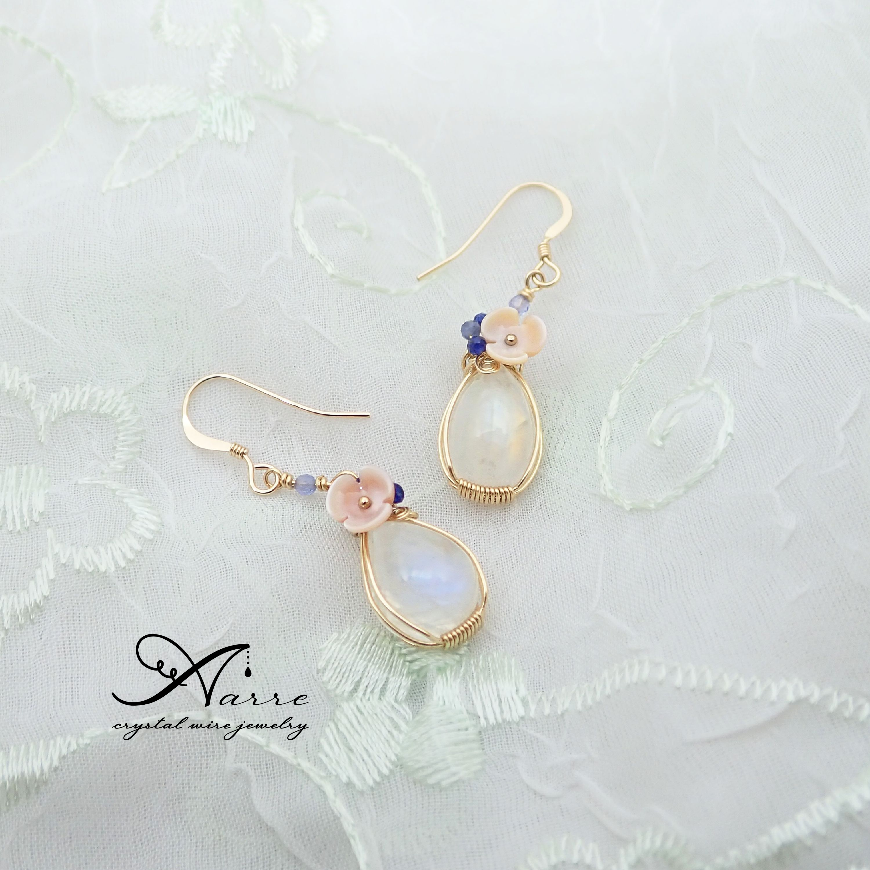 ホワイトラブラドライトのピアス