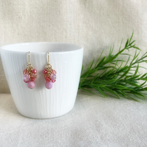 ピンク系チェコビーズのつぶつぶピアス/イヤリング ピアス（フック