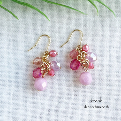 ピンク系チェコビーズのつぶつぶピアス/イヤリング ピアス（フック