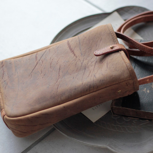 KUDO leather (クードゥーレザー)スマホショルダーバッグ 1点