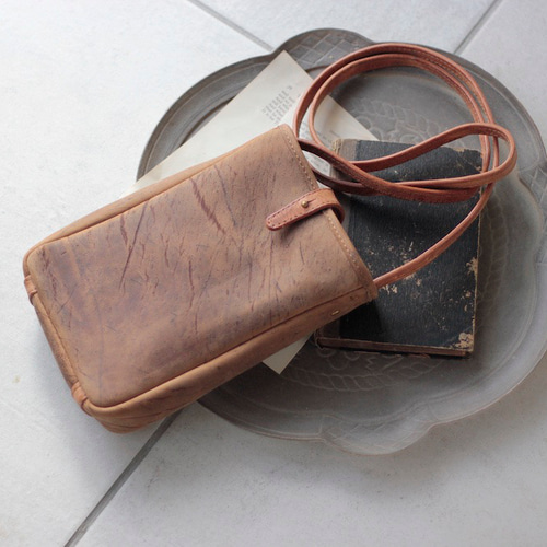 KUDO leather (クードゥーレザー)スマホショルダーバッグ 1点