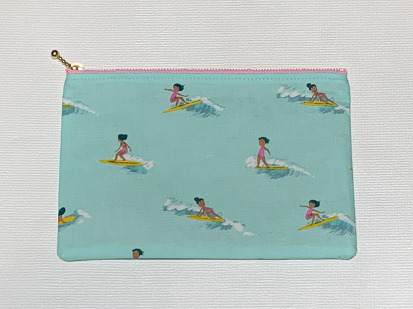 可愛い女の子パネル生地　ハンドメイド　フラットポーチ 激レアパネル生地 ハンドメイド フラットポーチ