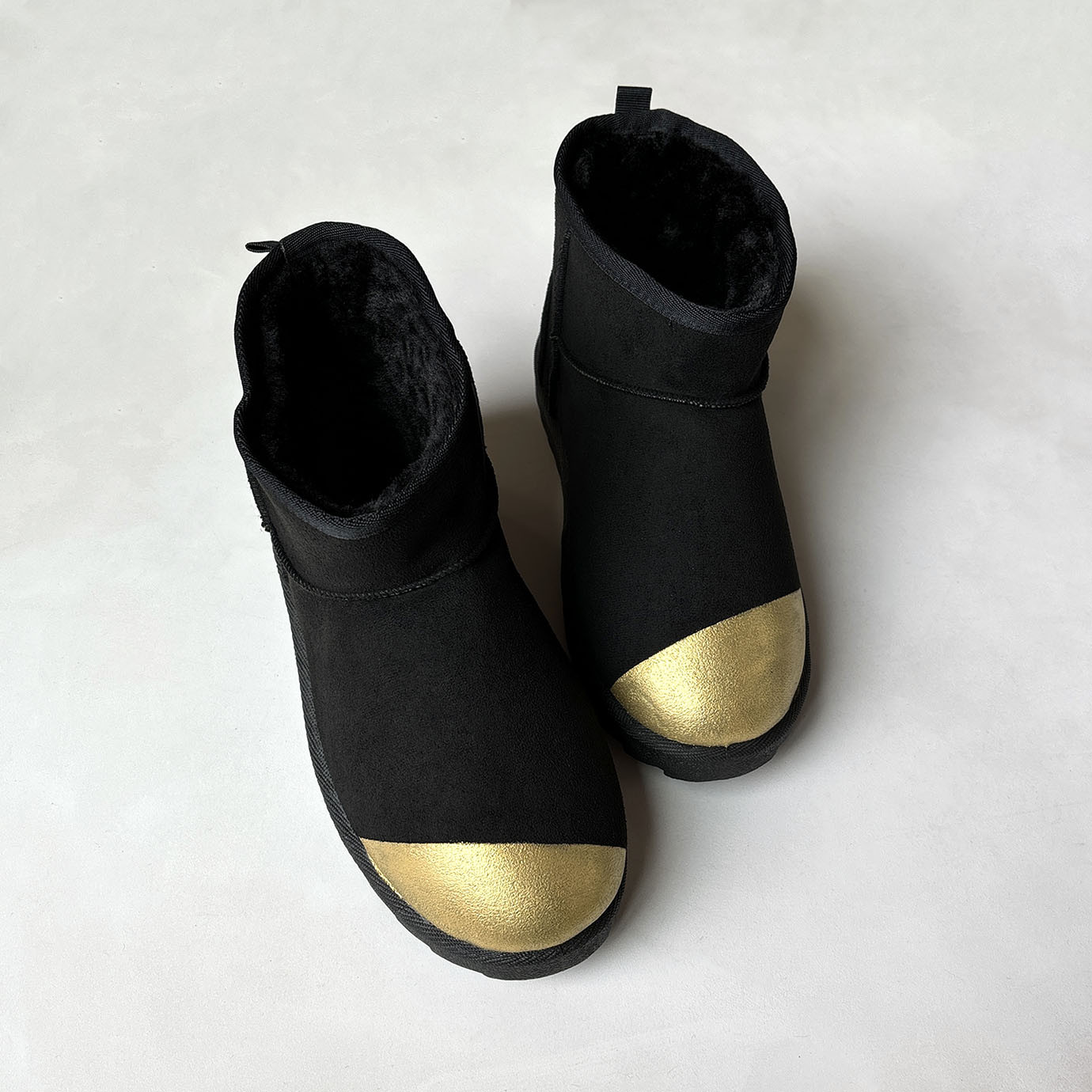 あったかボアのショート丈ブーツ「Anti moka」ブラック！左右非対称！秋冬シューズ レディース 2E【受注制作】