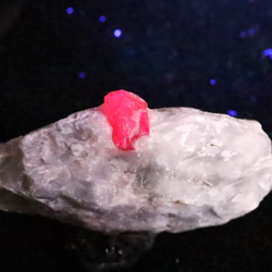 ルビー原石 パキスタン産 母岩付き 蛍光 29.0g #71776 天然石 榎本