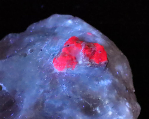 【パキスタン産】ルビー原石 ルビー原石 パキスタン産 母岩付き 蛍光 73.2g (ID:59402