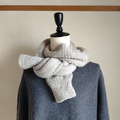 袖みたいなマフラー　グレーベージュ 10%OFF】袖みたいなマフラー グレーベージュ マフラー しゅうよん 通販