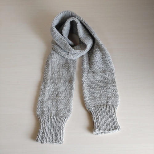 袖みたいなマフラー　グレーベージュ 10%OFF】袖みたいなマフラー グレーベージュ マフラー しゅうよん 通販