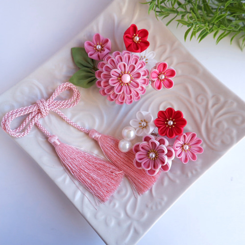 127つまみ細工　髪飾り　正絹　　ピンク　七五三　3歳　7歳ハンドメイド つまみ細工髪飾り ピンク （七五三髪飾り 成人式髪飾り 結婚式髪飾り
