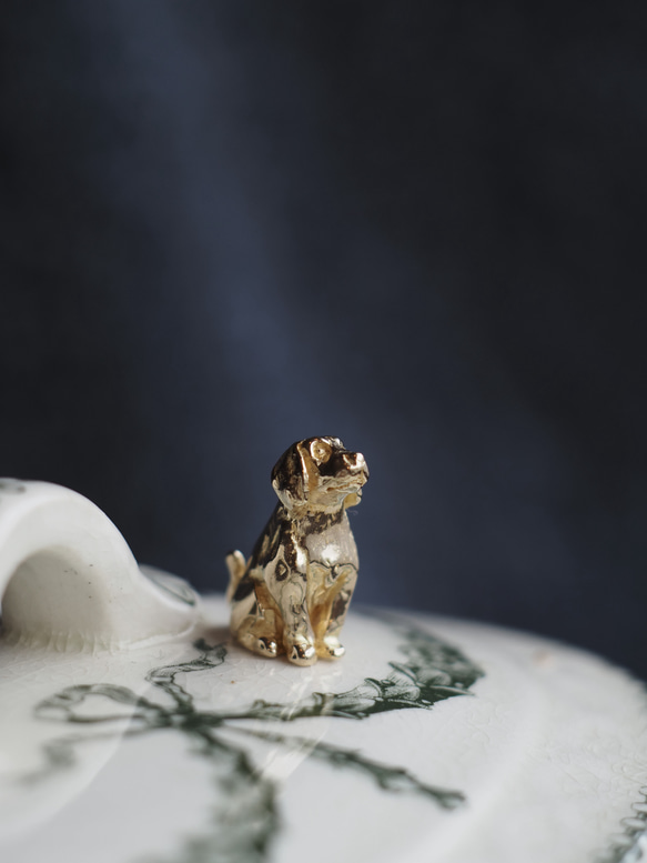 中国アンティーク　ゴールドに輝く可愛らしい犬の子宝祈願の真鍮製のオブジェ 中国アンティーク ゴールドに輝く可愛らしい犬の子宝祈願の真鍮製の
