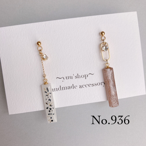 beige×ダルメシアン アシンメトリー ピアス イヤリング ステンレス金具 