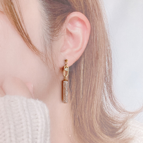beige×ダルメシアン アシンメトリー ピアス イヤリング ステンレス金具 