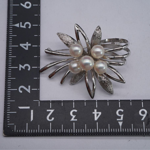 あこや本真珠メレダイヤ入りブローチ美品 アコヤ真珠 ブローチ 7.5mm 11珠 天成真珠 アクセサリー