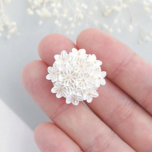 帯留め 「白桜」つまみ細工 白色 ゴールド 春の花 入学式 卒業式 和装