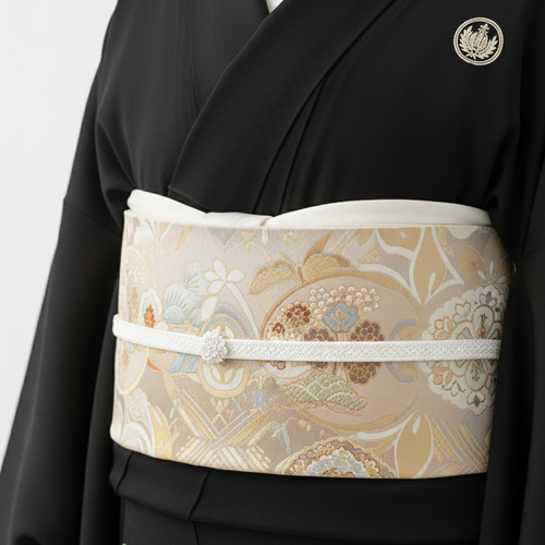 白いお花の帯留め　大 独特の世界観が魅力】 帯留め(単品) −ラウテルン帯留め