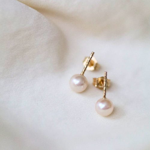 パールとゴールドテクスチャーバーピアス スタッド 淡水パール 14kgf  